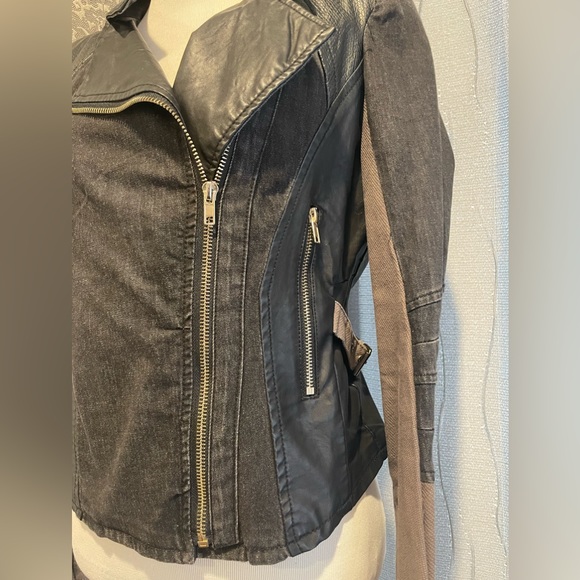 GRACIA Motto Jacket - Picture 3 of 10